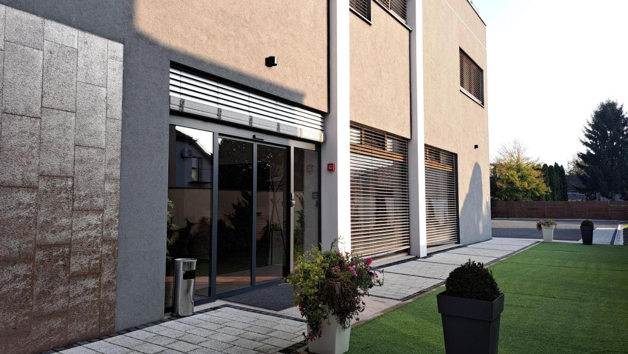 Arcobaleno Apartments & Rooms Varazdin Exterior photo